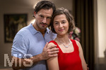 16.09.2026,  ARD-Telenovela STURM DER LIEBE, Fototermin zur 23.Staffel am Film-Set in München, bei Bavaria-Film in Geiselgasteig, in der Studio-Kulisse des fiktiven Hotels Fürstenhof. Die neue Staffel startet am 4.11.2026. v.re. Schauspielerin Pippa Fee Rupperti (Rolle Emilia Jakobi) und Schauspieler Jaime Ferkic (Rolle Massimo Foghetti) an der Rezeption in den Kulissen der Serie.  