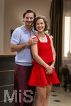 16.09.2026,  ARD-Telenovela STURM DER LIEBE, Fototermin zur 23.Staffel am Film-Set in München, bei Bavaria-Film in Geiselgasteig, in der Studio-Kulisse des fiktiven Hotels Fürstenhof. Die neue Staffel startet am 4.11.2026. v.re. Schauspielerin Pippa Fee Rupperti (Rolle Emilia Jakobi) und Schauspieler Jaime Ferkic (Rolle Massimo Foghetti) an der Rezeption in den Kulissen der Serie.  