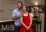 16.09.2026,  ARD-Telenovela STURM DER LIEBE, Fototermin zur 23.Staffel am Film-Set in München, bei Bavaria-Film in Geiselgasteig, in der Studio-Kulisse des fiktiven Hotels Fürstenhof. Die neue Staffel startet am 4.11.2026. v.re. Schauspielerin Pippa Fee Rupperti (Rolle Emilia Jakobi) und Schauspieler Jaime Ferkic (Rolle Massimo Foghetti) an der Rezeption in den Kulissen der Serie.  