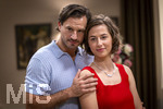 16.09.2026,  ARD-Telenovela STURM DER LIEBE, Fototermin zur 23.Staffel am Film-Set in München, bei Bavaria-Film in Geiselgasteig, in der Studio-Kulisse des fiktiven Hotels Fürstenhof. Die neue Staffel startet am 4.11.2026. v.re. Schauspielerin Pippa Fee Rupperti (Rolle Emilia Jakobi) und Schauspieler Jaime Ferkic (Rolle Massimo Foghetti) an der Rezeption in den Kulissen der Serie.  