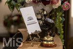 16.09.2026,  ARD-Telenovela STURM DER LIEBE, Fototermin zur 23.Staffel am Film-Set in München, bei Bavaria-Film in Geiselgasteig, in der Studio-Kulisse des fiktiven Hotels Fürstenhof.  Rezeption mit Telefon und Klingel.