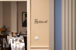 16.09.2026,  ARD-Telenovela STURM DER LIEBE, Fototermin zur 23.Staffel am Film-Set in München, bei Bavaria-Film in Geiselgasteig, in der Studio-Kulisse des fiktiven Hotels Fürstenhof.  Restaurant