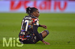 18.09.2026, Fussball Bundesliga 2026/2027, 4.Spieltag, FC Bayern München - 1.FC Union Berlin, in der Allianz-Arena München,   Michael Olise (FC Bayern München) am Boden.


