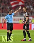 18.09.2026, Fussball Bundesliga 2026/2027, 4.Spieltag, FC Bayern München - 1.FC Union Berlin, in der Allianz-Arena München,   Harry Kane (FC Bayern München) reklamiert bei Schiedsrichter Benjamin Brand (Deutschland).



