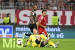 18.09.2026, Fussball Bundesliga 2026/2027, 4.Spieltag, FC Bayern München - 1.FC Union Berlin, in der Allianz-Arena München,   Woo-yeong Jeong (Union Berlin) scheitert an Torwart Manuel Neuer (FC Bayern München) 


