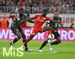 18.09.2026, Fussball Bundesliga 2026/2027, 4.Spieltag, FC Bayern München - 1.FC Union Berlin, in der Allianz-Arena München,   v.l. Dayot Upamecano (FC Bayern München), Emmanuel Latte Lath (Union Berlin) und Jonathan Tah (FC Bayern München) 

