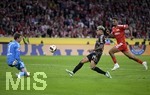 18.09.2026, Fussball Bundesliga 2026/2027, 4.Spieltag, FC Bayern München - 1.FC Union Berlin, in der Allianz-Arena München,   Luis Diaz (FC Bayern München) gegen Torwart Frederik Rönnow (Union Berlin) 


