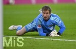 18.09.2026, Fussball Bundesliga 2026/2027, 4.Spieltag, FC Bayern München - 1.FC Union Berlin, in der Allianz-Arena München,   Torwart Frederik Rönnow (Union Berlin) am Boden.


