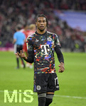 18.09.2026, Fussball Bundesliga 2026/2027, 4.Spieltag, FC Bayern München - 1.FC Union Berlin, in der Allianz-Arena München,   Michael Olise (FC Bayern München) zeigt es an, es war sein drittes Tor


