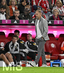 18.09.2026, Fussball Bundesliga 2026/2027, 4.Spieltag, FC Bayern München - 1.FC Union Berlin, in der Allianz-Arena München,   Trainer Mauro Lustrinelli (Union Berlin) nachdenklich.


