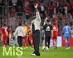 18.09.2026, Fussball Bundesliga 2026/2027, 4.Spieltag, FC Bayern München - 1.FC Union Berlin, in der Allianz-Arena München,  Trainer Vincent Kompany (FC Bayern München) bedankt sich bei den Fans 


