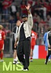 18.09.2026, Fussball Bundesliga 2026/2027, 4.Spieltag, FC Bayern München - 1.FC Union Berlin, in der Allianz-Arena München,  Trainer Vincent Kompany (FC Bayern München) bedankt sich bei den Fans 


