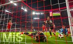 18.09.2026, Fussball Bundesliga 2026/2027, 4.Spieltag, FC Bayern München - 1.FC Union Berlin, in der Allianz-Arena München,  Kampf um eine Torchance, v.li: Ismael Saibari (FC Bayern München), Jamal Musiala (Bayern München), Torwart Frederik Rönnow (Union Berlin) 


