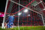 18.09.2026, Fussball Bundesliga 2026/2027, 4.Spieltag, FC Bayern München - 1.FC Union Berlin, in der Allianz-Arena München,  Nach einem erneuten Gegentor sitzt Torwart Frederik Rönnow (Union Berlin) frustriert im Tor. 


