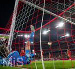 18.09.2026, Fussball Bundesliga 2026/2027, 4.Spieltag, FC Bayern München - 1.FC Union Berlin, in der Allianz-Arena München,  Nach einem erneuten Gegentor zappelt Torwart Frederik Rönnow (Union Berlin) hilflos im Tor. 


