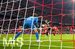 18.09.2026, Fussball Bundesliga 2026/2027, 4.Spieltag, FC Bayern München - 1.FC Union Berlin, in der Allianz-Arena München,  Kopfballtor von Harry Kane (FC Bayern München) gegen Torwart Frederik Rönnow (Union Berlin) zum 4:0.


