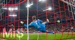 18.09.2026, Fussball Bundesliga 2026/2027, 4.Spieltag, FC Bayern München - 1.FC Union Berlin, in der Allianz-Arena München,  Torschuss mittels Elfmeter von Harry Kane (li, FC Bayern München) gegen Torwart Frederik Rönnow (Union Berlin) zum 2:0.


