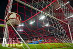 18.09.2026, Fussball Bundesliga 2026/2027, 4.Spieltag, FC Bayern München - 1.FC Union Berlin, in der Allianz-Arena München,  Der Ball zappelt im Netz, Torwart Frederik Rönnow (Union Berlin) liegt hilflos am Boden.

