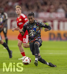 18.09.2026, Fussball Bundesliga 2026/2027, 4.Spieltag, FC Bayern München - 1.FC Union Berlin, in der Allianz-Arena München, Michael Olise (FC Bayern München) am Ball 
