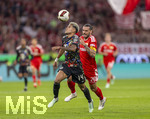 18.09.2026, Fussball Bundesliga 2026/2027, 4.Spieltag, FC Bayern München - 1.FC Union Berlin, in der Allianz-Arena München, Luis Diaz (li, FC Bayern München) am Ball gegen Emmanuel Latte Lath (Union Berlin) 
