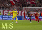 18.09.2026, Fussball Bundesliga 2026/2027, 4.Spieltag, FC Bayern München - 1.FC Union Berlin, in der Allianz-Arena München, Torwart Manuel Neuer (FC Bayern München) betätigt sich als Abwehrspieler vor dem Strafraum, re: Woo-yeong Jeong (Union Berlin) 