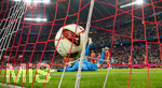 18.09.2026, Fussball Bundesliga 2026/2027, 4.Spieltag, FC Bayern München - 1.FC Union Berlin, in der Allianz-Arena München, Torwart Frederik Rönnow (Union Berlin) schaut bei einem Gegentor dem Ball hinterher