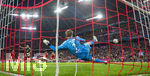 18.09.2026, Fussball Bundesliga 2026/2027, 4.Spieltag, FC Bayern München - 1.FC Union Berlin, in der Allianz-Arena München,  Harry Kane (FC Bayern München) Torschuss zum 2:0 per Elfmeter gegen Torwart Frederik Rönnow (Union Berlin) 