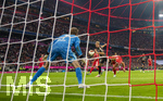 18.09.2026, Fussball Bundesliga 2026/2027, 4.Spieltag, FC Bayern München - 1.FC Union Berlin, in der Allianz-Arena München,  Kopfballtor zum 4:0 von Harry Kane (FC Bayern München) gegen Torwart Frederik Rönnow (Union Berlin) 