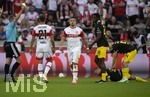 19.09.2026, Fussball 1. Bundesliga 2026/2027, 4.Spieltag, VfB Stuttgart - Borussia Dortmund, in der MHP-Arena Stuttgart, Ermedin Demirovic (Stuttgart) sieht die gelbe Karte von Schiedsrichter Tobias Stieler (Deutschland).
 

