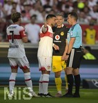 19.09.2026, Fussball 1. Bundesliga 2026/2027, 4.Spieltag, VfB Stuttgart - Borussia Dortmund, in der MHP-Arena Stuttgart, Deniz Undav (Stuttgart) bei Schiedsrichter Tobias Stieler (Deutschland).
 

