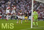 19.09.2026, Fussball 1. Bundesliga 2026/2027, 4.Spieltag, VfB Stuttgart - Borussia Dortmund, in der MHP-Arena Stuttgart, v.l. Deniz Undav (Stuttgart), Finn Jeltsch (Stuttgart) und Torwart Fabian Bredlow (Stuttgart) 
 

