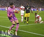 19.09.2026, Fussball 1. Bundesliga 2026/2027, 4.Spieltag, VfB Stuttgart - Borussia Dortmund, in der MHP-Arena Stuttgart, Torwart Gregor Kobel (Borussia Dortmund) und Joane Gadou (Borussia Dortmund) 
 

