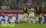 19.09.2026, Fussball 1. Bundesliga 2026/2027, 4.Spieltag, VfB Stuttgart - Borussia Dortmund, in der MHP-Arena Stuttgart, Torwart Fabian Bredlow (Stuttgart) kassiert das 0:1 von Maximilian Beier (Borussia Dortmund) 
 

