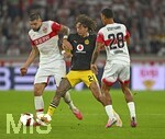19.09.2026, Fussball 1. Bundesliga 2026/2027, 4.Spieltag, VfB Stuttgart - Borussia Dortmund, in der MHP-Arena Stuttgart, v.l. Jeff Chabot (Stuttgart), Fabio Silva (Borussia Dortmund) und Nikolas Nartey (Stuttgart) 
 

