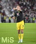19.09.2026, Fussball 1. Bundesliga 2026/2027, 4.Spieltag, VfB Stuttgart - Borussia Dortmund, in der MHP-Arena Stuttgart, Nico Schlotterbeck (Borussia Dortmund) feiert nach dem Spiel
 

