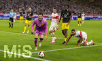 19.09.2026, Fussball 1. Bundesliga 2026/2027, 4.Spieltag, VfB Stuttgart - Borussia Dortmund, in der MHP-Arena Stuttgart, Torwart Gregor Kobel (Borussia Dortmund) jubelt, re: Ermedin Demirovic (Stuttgart), Josha Vagnoman (Stuttgart), Joane Gadou (Borussia Dortmund) 