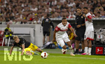 19.09.2026, Fussball 1. Bundesliga 2026/2027, 4.Spieltag, VfB Stuttgart - Borussia Dortmund, in der MHP-Arena Stuttgart, v.li: Daniel Svensson (Borussia Dortmund), Jamie Leweling (Stuttgart) 