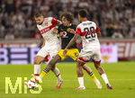 19.09.2026, Fussball 1. Bundesliga 2026/2027, 4.Spieltag, VfB Stuttgart - Borussia Dortmund, in der MHP-Arena Stuttgart, v.li: Jeff Chabot (Stuttgart), Fabio Silva (Borussia Dortmund), Nikolas Nartey (Stuttgart) 