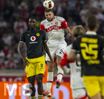 19.09.2026, Fussball 1. Bundesliga 2026/2027, 4.Spieltag, VfB Stuttgart - Borussia Dortmund, in der MHP-Arena Stuttgart, v.li: Serhou Yadaly Guirassy (Borussia Dortmund) gegen Jeff Chabot (Stuttgart) 