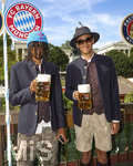 20.09.2026, Fussball 1. Bundesliga 2026/2027,  FC Bayern München, Die Mannschaft auf dem Oktoberfest in der Käfer-Schänke. (Poolfoto). v.li: Michael Olise (FC Bayern München), Jamal Musiala (Bayern München).