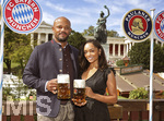 20.09.2026, Fussball 1. Bundesliga 2026/2027,  FC Bayern München, Die Mannschaft auf dem Oktoberfest in der Käfer-Schänke. (Poolfoto). v.li: Trainer Vincent Kompany (FC Bayern München) mit Ehefrau Carla Kompany.
