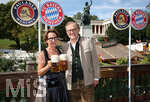 20.09.2026, Fussball 1. Bundesliga 2026/2027,  FC Bayern München, Die Mannschaft auf dem Oktoberfest in der Käfer-Schänke. (Poolfoto).  Vorstandsvorsitzender Jan-Christian Dreesen (FC Bayern München) mit Ehefrau Elke Dreesen