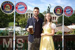 20.09.2026, Fussball 1. Bundesliga 2026/2027,  FC Bayern München, Die Mannschaft auf dem Oktoberfest in der Käfer-Schänke. (Poolfoto). Torwart Sven Ulreich (FC Bayern München) mit Ehefrau 