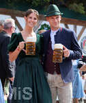 20.09.2026, Fussball 1. Bundesliga 2026/2027,  FC Bayern München, Die Mannschaft auf dem Oktoberfest in der Käfer-Schänke. (Poolfoto). Joshua Kimmich (FC Bayern München) mit Ehefrau Lena Mayer.