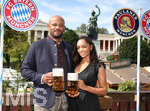 20.09.2026, Fussball 1. Bundesliga 2026/2027,  FC Bayern München, Die Mannschaft auf dem Oktoberfest in der Käfer-Schänke. (Poolfoto). Trainer Vincent Kompany (FC Bayern München) mit Ehefrau Carla Higgs