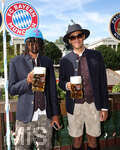 20.09.2026, Fussball 1. Bundesliga 2026/2027,  FC Bayern München, Die Mannschaft auf dem Oktoberfest in der Käfer-Schänke. (Poolfoto). v.li: Michael Olise (FC Bayern München) und Jamal Musiala (Bayern München) 