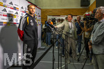 22.09.2026, Fussball DFB-Nationalmannschaft Deutschland, Trainingslager in Herzogenaurach, im Homeground bei ADIDAS, vor den UEFA Nations League Spielen, Medien-Mixed-Zone mit drei Spielern der Nationalmannschaft im Gespräch mit der anwesenden Presse. Hier Max Rosenfelder (Deutschland) vor den Journalisten und ihren Mikrofonen.