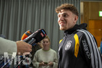 22.09.2026, Fussball DFB-Nationalmannschaft Deutschland, Trainingslager in Herzogenaurach, im Homeground bei ADIDAS, vor den UEFA Nations League Spielen, Medien-Mixed-Zone mit drei Spielern der Nationalmannschaft im Gespräch mit der anwesenden Presse. Hier Philipp Treu (Deutschland) vor den Journalisten und ihren Mikrofonen.