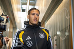 22.09.2026, Fussball DFB-Nationalmannschaft Deutschland, Trainingslager in Herzogenaurach, im Homeground bei ADIDAS, vor den UEFA Nations League Spielen, Medien-Mixed-Zone mit drei Spielern der Nationalmannschaft im Gespräch mit der anwesenden Presse. Younes Ebnoutalib (Deutschland) kommt zur Presserunde