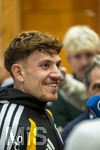 22.09.2026, Fussball DFB-Nationalmannschaft Deutschland, Trainingslager in Herzogenaurach, im Homeground bei ADIDAS, vor den UEFA Nations League Spielen, Medien-Mixed-Zone mit drei Spielern der Nationalmannschaft im Gespräch mit der anwesenden Presse. Philipp Treu (Deutschland) am Mikrofon.
